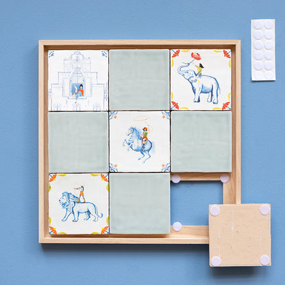 Lijst voor 9 StoryTiles met Delfts blauwe tegels gecombineerd met effen blauwe tegels
