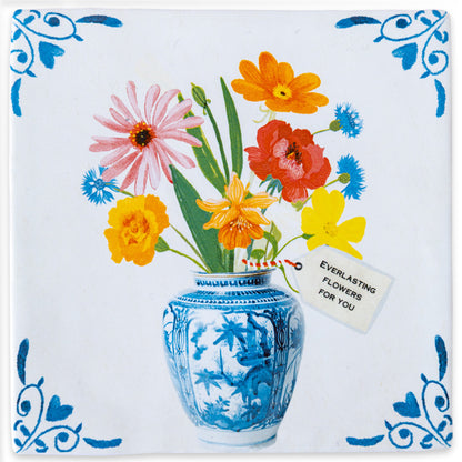 Bos bloemen in Delfts blauw met een persoonlijke boodschap op het kaartje gebakken