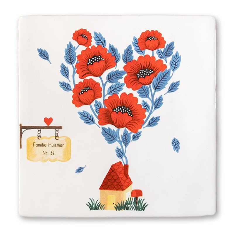 Gepersonaliseerd tegeltje met rode bloemen en een huisje