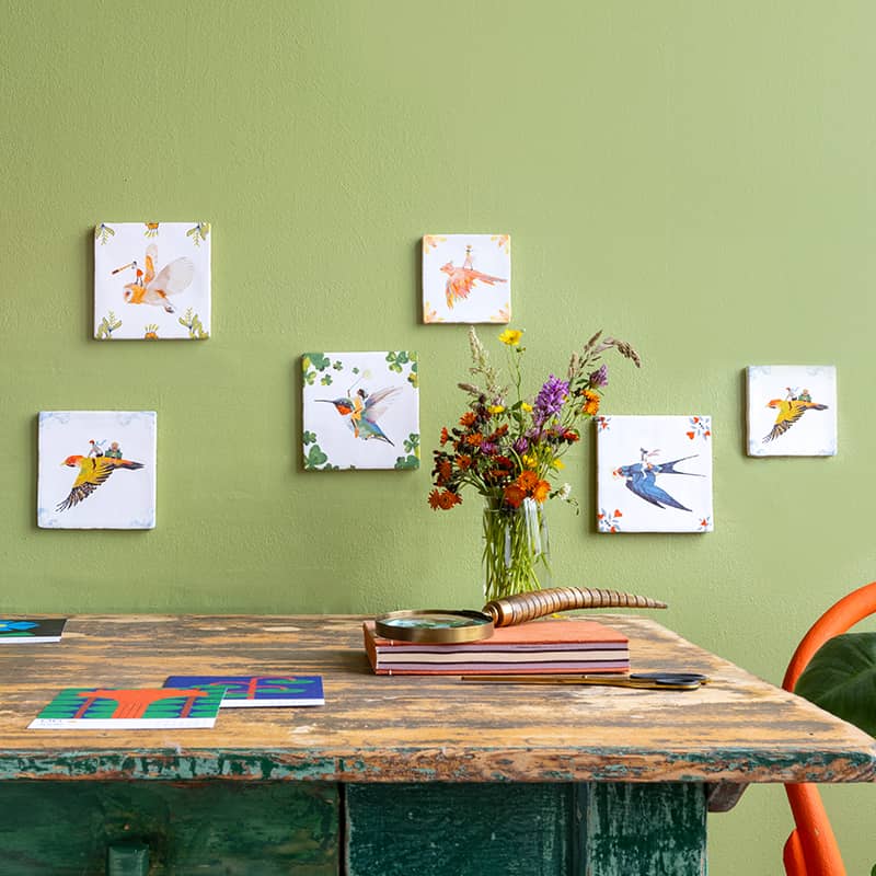 storytiles cadeau tegeltjes met vogels aan groene muur