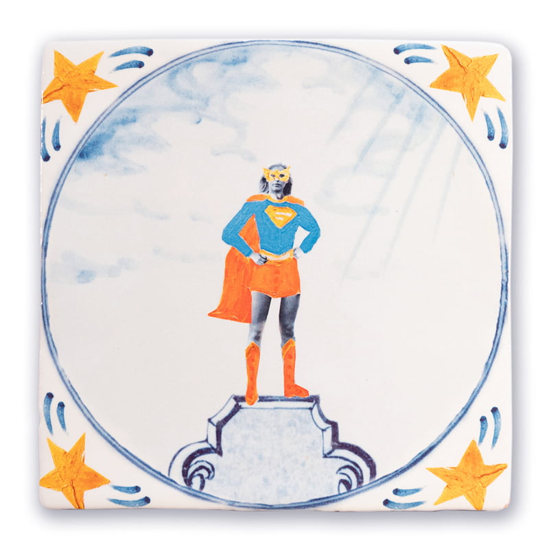 Gepersonaliseerd tegeltje met powervrouw als superwoman en sterren in hoeken